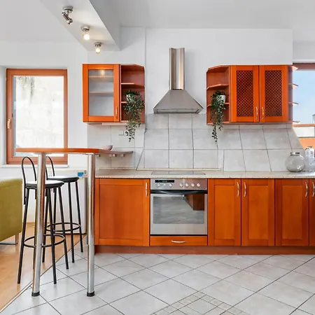 Prima - Spacious In The Main Square With Large Living Apartmán